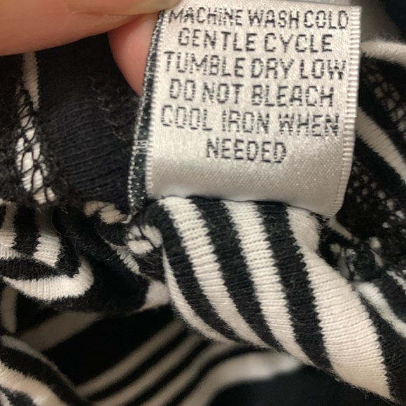 4/$10 Black/white size XL petite cotton blend top - Picture 4 of 5